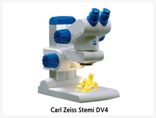 Carl Zeiss DV4, 이 현미경에 내재된 혁신적인 발전은 최고의 생산 기술의 결과인 외관의 색, 컴팩트한 디자인 및 놀라운 가격, 그 복합적인 결과가 이뤄낸 최상의 기술적 완성도입니다. 견고함, 모든 주요기능을 손쉬운 사용법, 선명한 이미지는 칼 자이스의 실체현미경이 최고임을 확신하게 합니다. 4가지 기본 모델에 zoom system이나 조정가능한 고정배율, compact stand c 및 다양한 악세사리들(예, 이미지 도큐멘테이션, 암시야 등등)을 추가하여 다양한 사용에 적합한 시스템을 구성하실 수 있습니다.